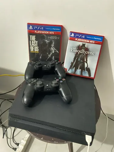 Ps4 slim 1tb com 2 controles