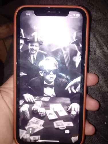 iPhone XR montado no 17