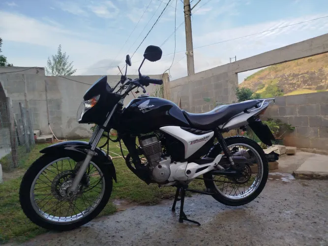 Vende-se Titan mix 150 2009