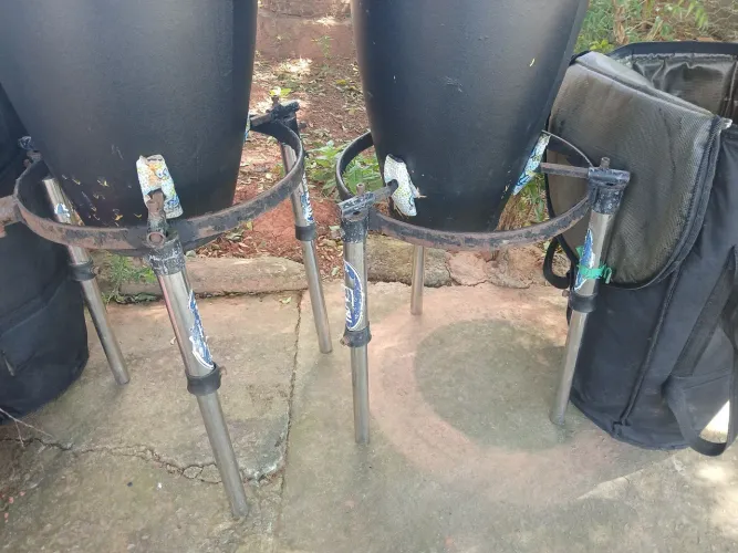 Par de congas LP,com case e suporte