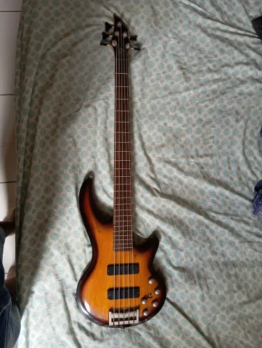 Baixo Cort Curbow 52 5 cordas