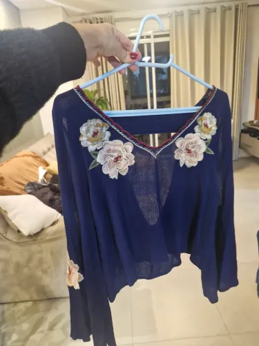 Blusa Farm detalhes Bordados