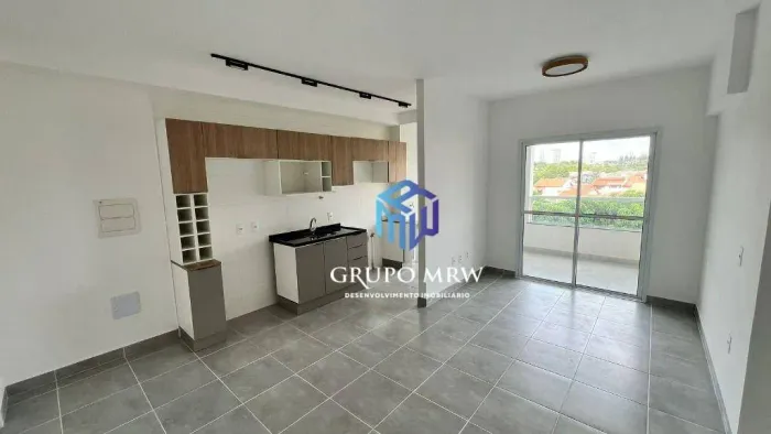 Apartamento com 3 dormitórios para alugar, 69 m² por R$ 3.820/mês - Golden House Residenci