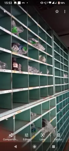 Prateleira de aço com 32 DIVISÓRIAS