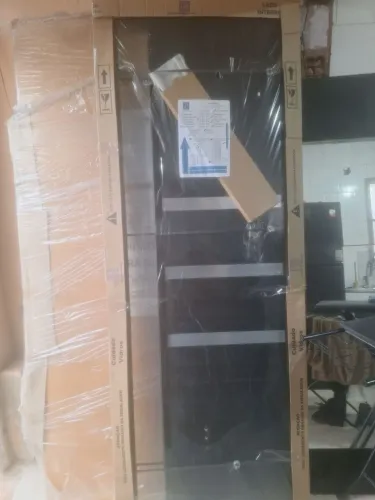 Porta lacrada, nunca foi usada.