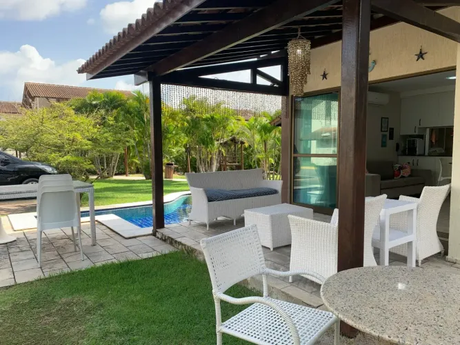 Muro Alto Residence: Casa com 3q e 2 Suítes, Piscina Privativa e 2Vagas Fixas