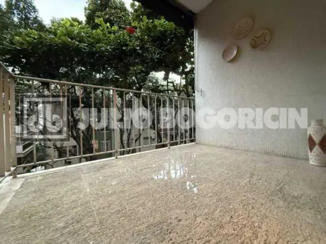 Apartamento em rua cobiçada ! 72 metros sol da manhã c/ vaga.