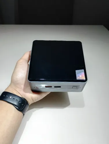 Mini PC Intel NUC J5040, 4GB de RAM e SSD 120GB