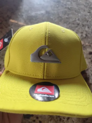 Boné Quicksilver amarelo