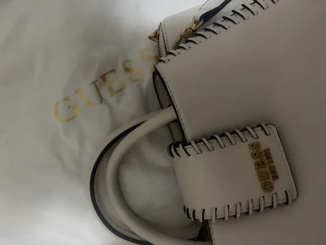 Bolsa Guess Libera Small Girlfriend Satchel - Branca (Estado de Nova + Saquinho Original)