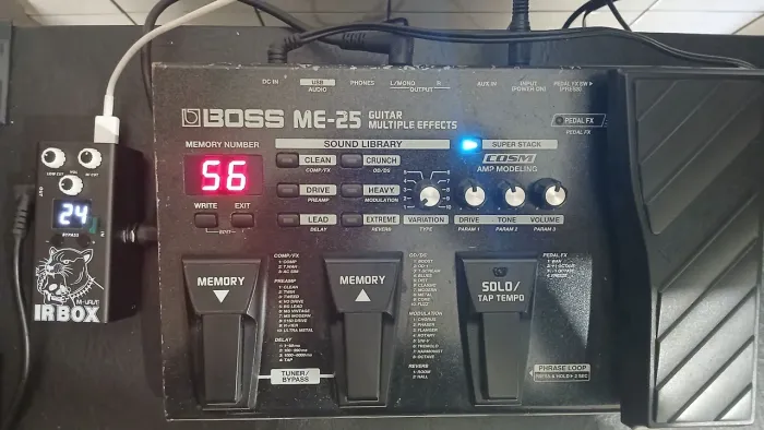 Pedaleira guitarra boss me25