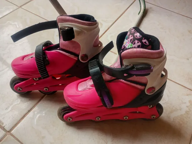 Patins infantil número 28. Bom estado de uso e sem grave. R$ 30.00