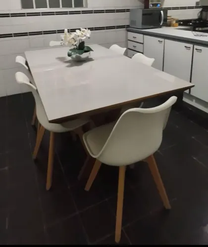 Mesa de jantar com 6 cadeiras