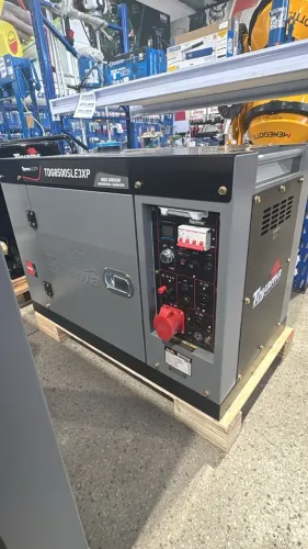GERADOR A DIESEL TRIFASICO 380V 7,5KVA CABINADO PARTIDA ELETRICA AVR TDG8500SLE3XP  TOYAMA