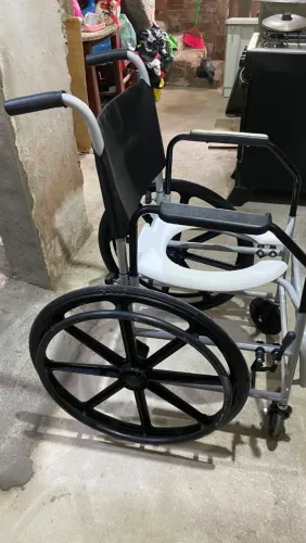 Cadeira de rodas para banho