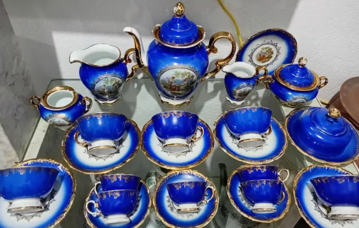 Antigo jogo de chá e café de porcelana DP 541
