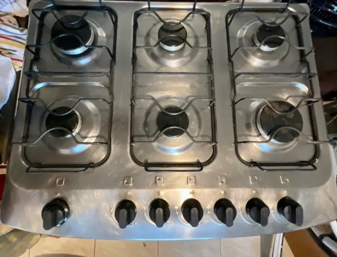 Fogão Cônsul 6 bocas com acendedor automático e forno espaçoso 
