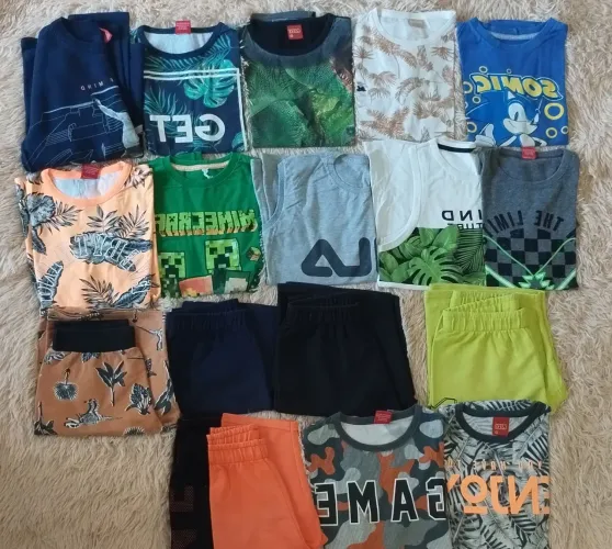 Lote de roupas para meninos tamanho 12 anos