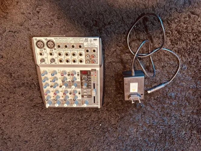 Mesa Behringer 1002fx efeitos