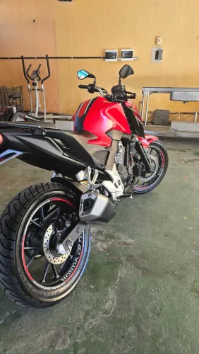 Cb twister 300f 2023 ( moto de garagem )