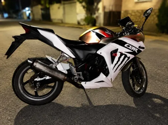 Honda CBR 250R 2012 raridade