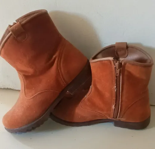 Lote de botas tamanho variado 28 a 31