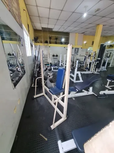 Suporte para barra para treino de ombro