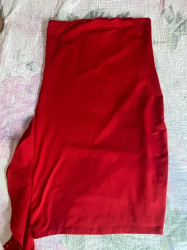 Vestido seminovo tubinho P com calda lateral
