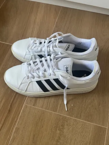 Tênis Adidas 43