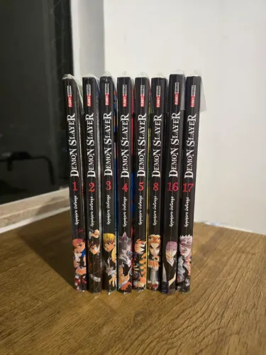 Coleção Demon Slayer ? 8 volumes (1, 2, 3, 4, 5, 8, 16 e 17)