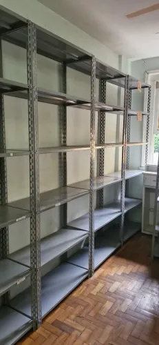 Prateleiras de aço 