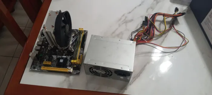 Kit: placa mãe, processador, cooler, dois pentes de memoria e fonte