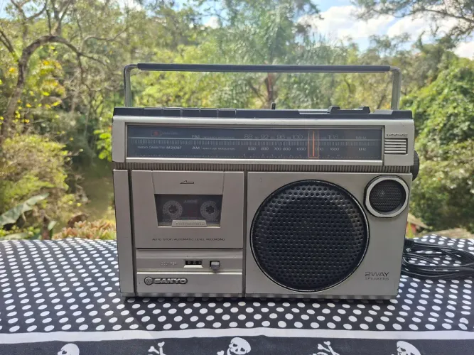 Rádio Gravador Vintage Sanyo M2429F - Relíquia Anos 80