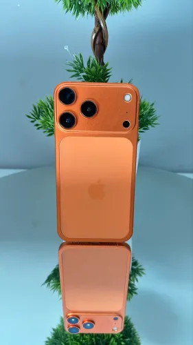 iPhone 11 na Carcaça 17 Pro Laranja