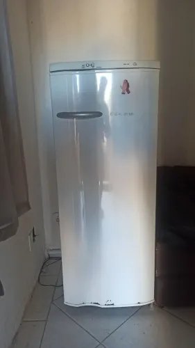 REFRIGERADOR ELETROLUX RE28 240L !