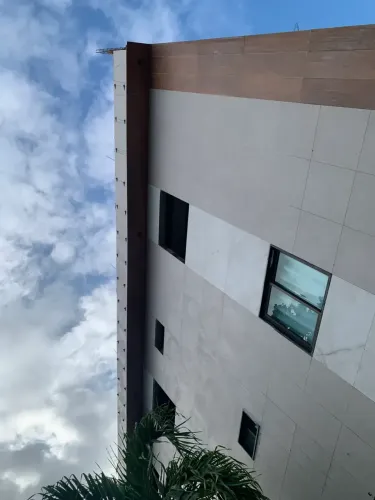 Prédio c/ 21 STUDIOS Mobiliados e Alugados. 30m da BEIRA MAR. INVISTA CERTO!
