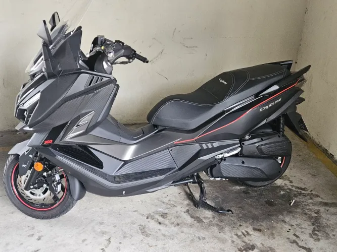 Dafra Cruisym 300 em estado de zero