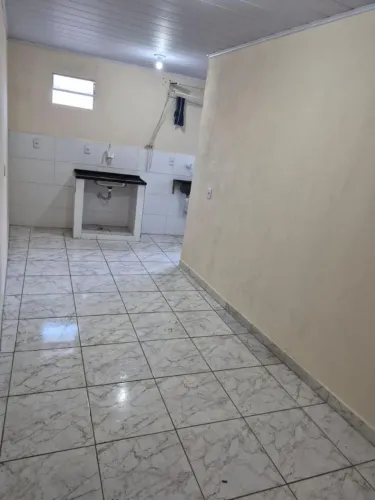 Alugo Apartamento 2 quartos, sala, cozinha, área de serviço e banheiro