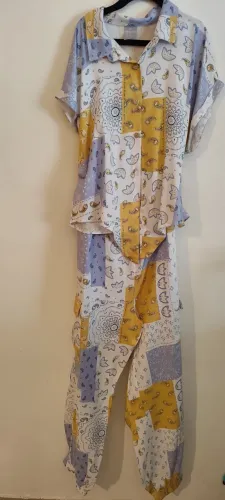 Roupas (1 macação +1 conjunto em viscose) Hering Kids tamanho 16 anos