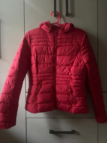 Casaco puffer vermelho tamanho M feminino