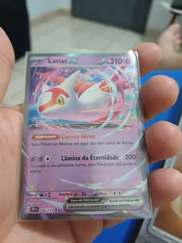 Carta Pokemon Latias colecao fagulha Impetuosas 