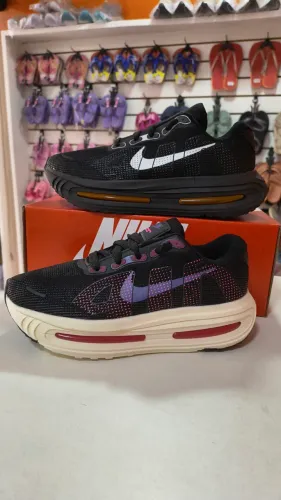 Tênis Nike Run Vomero