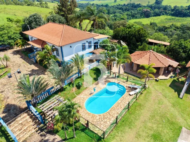 Sítio à venda, 4 quartos, 1 suíte, Centro - São Brás do Suaçuí/MG