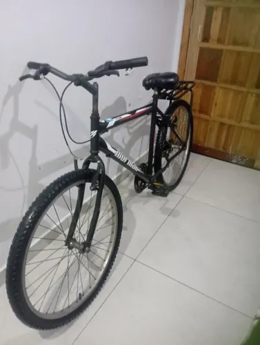 Bicicleta aro 26 boa pro dia dia