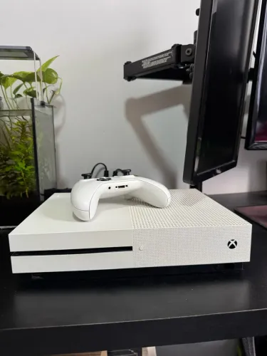 Xbox one s 1TB Perfeito estado