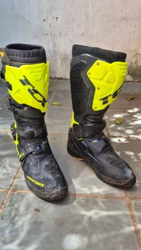 BOTA TRILHA/ MOTOCROSS TAMANHO ESPECIAL 
