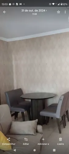 Mesa com tampo de vidro com 4 cadeiras seminova