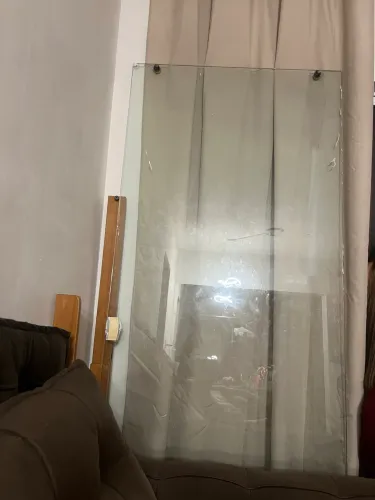 Vendo uma porta de vidro