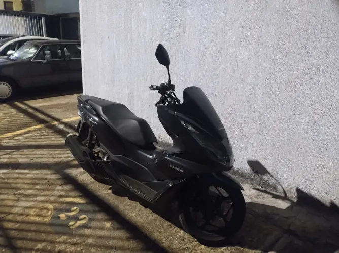 VENDO PCX 160 2023 28.000km - Moto de mulher