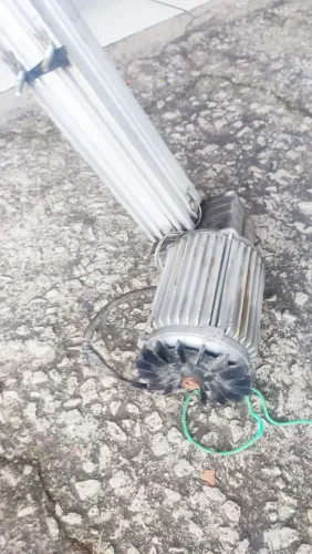 Motor basculante